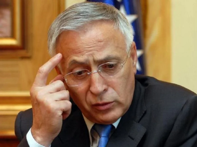 Krasniqi për bisedimet VV – LDK: Prit magar sa të del bar