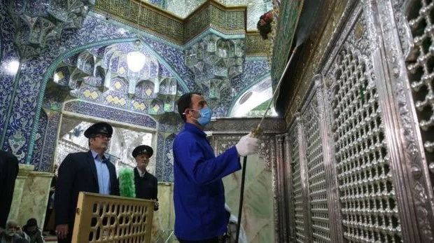 Iran, two people arrested after licking mosque shrine