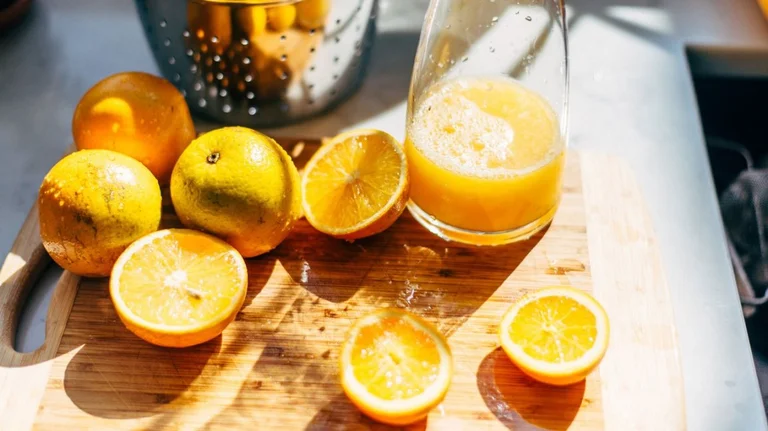 Ist Orangensaft von Ärzten am Morgen vorgeschlagen? Lernen Es ist gut