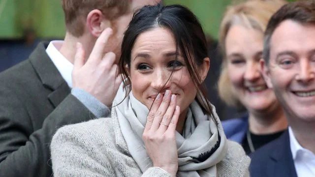 Er dauerte nicht zu lange und links “bomb”; Deshalb eilte Meghan von der königlichen Familie weg.