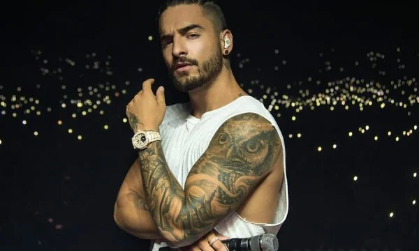 ragazza albanese offre 20 mila euro per il caffè con Maluma, cantante prende la decisione