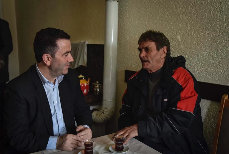 Naim Fetah i PDK lanza campaña específicamente en Podujevo