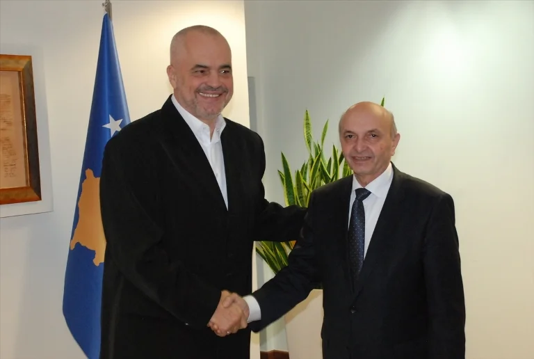 Rama lo etichetta in politica, reagisce Isa Mustafa