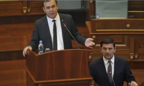 Confrontation entre Krasniqi et Selimi: serbe La liste est en coalition avec vous, ne mentez pas