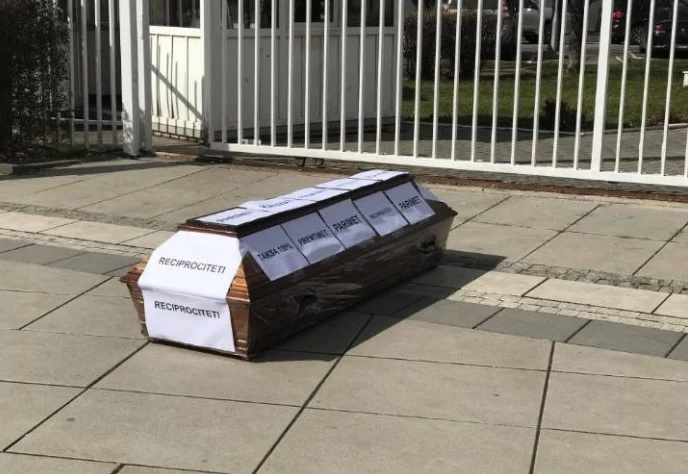 Four AAK activists released who placed coffins before the Assembly