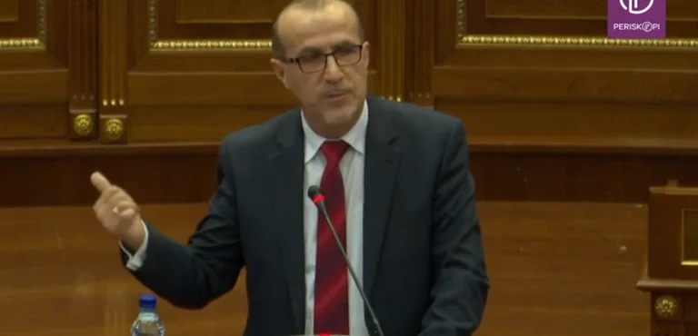 Haxhiu л Kurti: Vogliamo 200 milioni di investimenti dall'America, non il tuo Johnbala, che hai promesso che ci sono 50 milioni nella campagna.