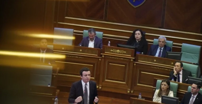 C'est ce que font les députés de l'opposition alors que Kurti parle de l'impôt de réciprocité