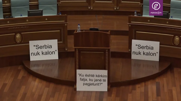 L'AAK poursuit l'action symbolique contre Kurti: la Serbie ne passe pas