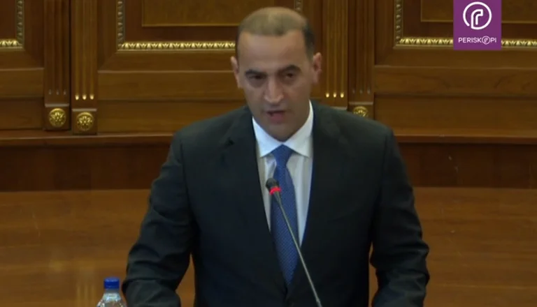 Haradinaj é Kurti: You turned trucks, you organized bloody protests where people lost their lives, why are you giving up?