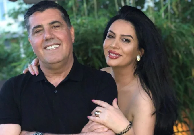Con pasión y gran amor, besa a su esposa, Lutfi Haziri
