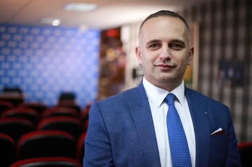 Chocolat: Sali Berisha a fait des monstres avec Fazliqi vs Kosovo, faisant maintenant des photomonts