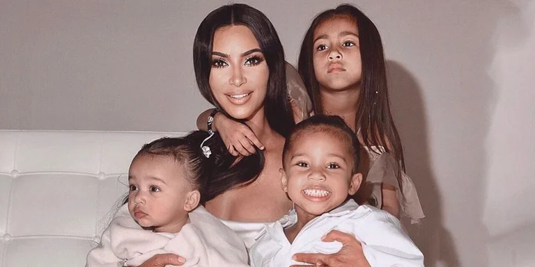 Kim Kardashian très dévouée à ses enfants