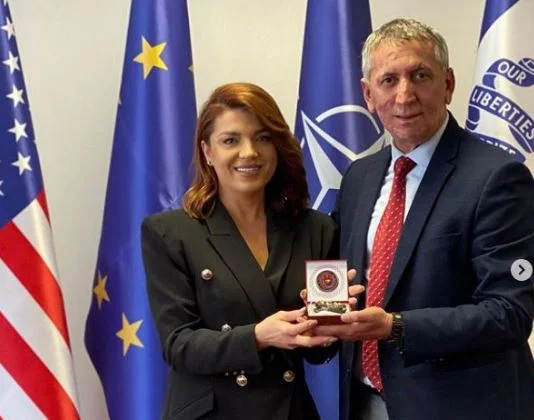 Edona Lallozi dice por qué Rugova le dio el regalo que le dio a Anton Quinn