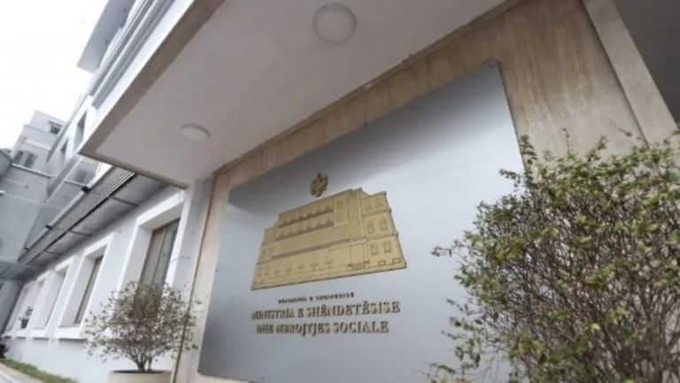 Ministerio de Salud: Albania, intacta por coronaria