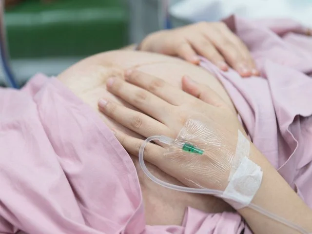 Quelle est la recommandation de naissance par opération et à quelle fréquence?