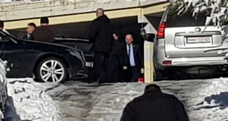 El súper hotel de lujo donde se celebra la reunión del gobierno de Kurt