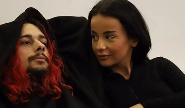 Rina Balaj et Sin Boy semblent à moitié nus