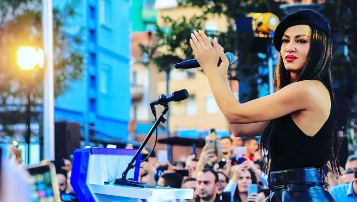 Adelina Ismaili avertit une nouvelle chanson