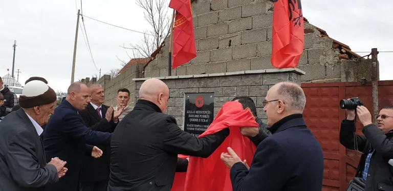 Naser Djelic e Ibrahim Rexhepi memorial tableta descubierto