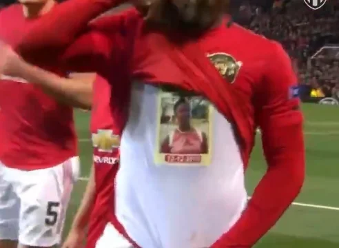 Le moment douloureux où Ighalo découvre la photo de sa sœur décédée après avoir marqué la nuit dernière
