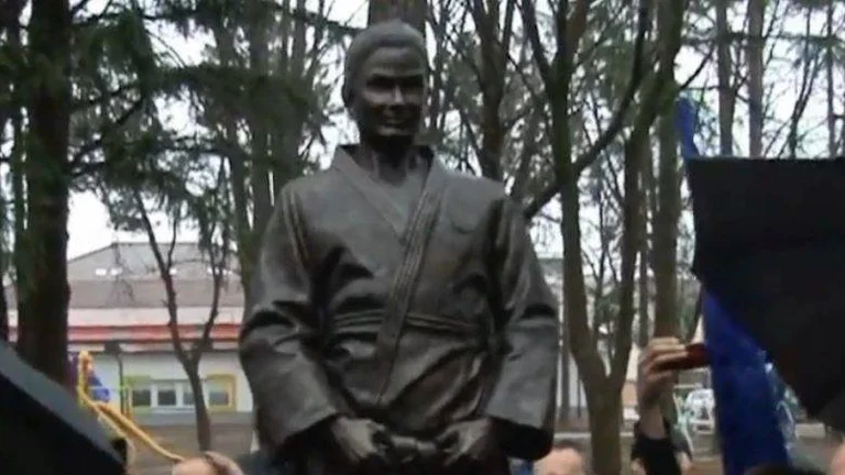 Majlinda Kelmendi: Ma statue appartient à Pec