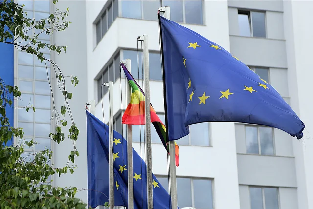 Die Reaktion der EU kommt nach Kurtis Steuerentscheidung