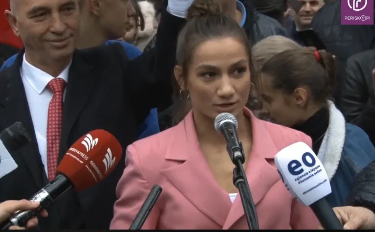 Majlinda Kelmendi: Diese Statue gehört zu wo ich geboren wurde und wo ich aufgewachsen war