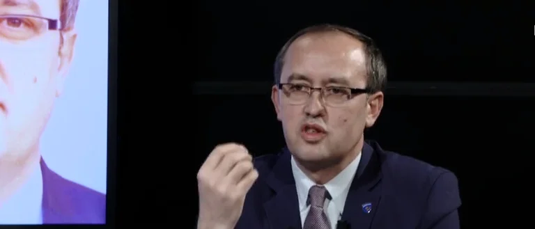 Hoti kritikon Kurtin: Jo serioze një Qeveri që e ka javën e tretë të punës, rrezikon të mbetet anash