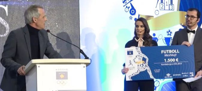 Kombëtarja jep shembull human, dhuron paratë për portierin e Mitrovicës