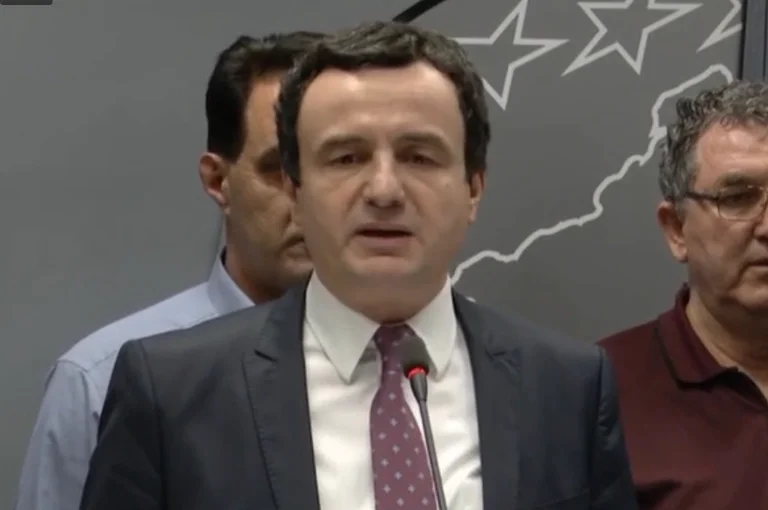 Kurti mundohet të arsyetohet: Nuk caktova takim me Grenellin në Munih, s’kishim si të takoheshim