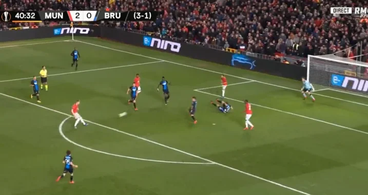 Manchester United semble prendre courage en jouant devant ses fans, a marqué trois fois