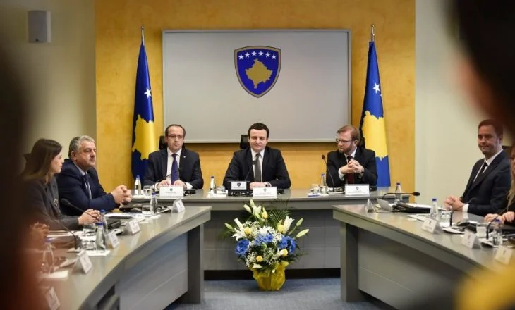 Shtohet presioni për taksën, LVV e LDK me qëndrime të kundërta