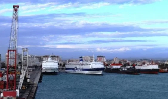 ​Përplasen tre tragete në portin e Durrësit