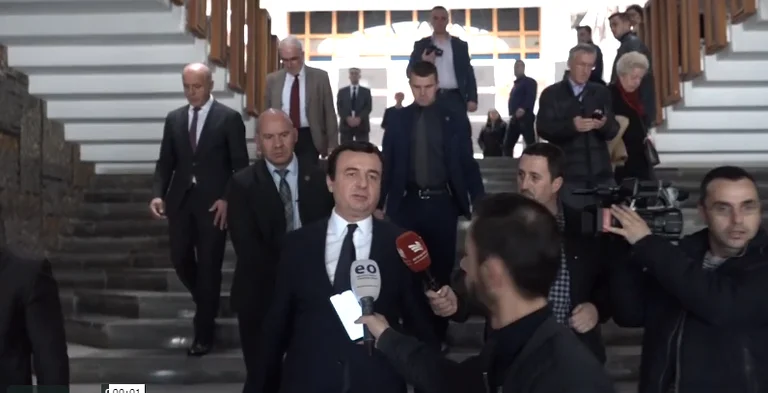 Kurti: Taksa zëvendësohet shumë shpejt, mos u ngutni se qeverisja ime nuk gabon