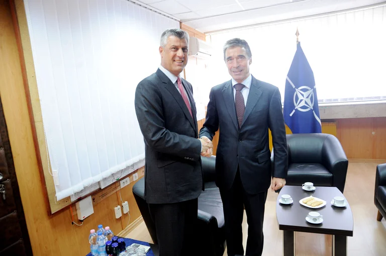 Kurti as “pro” as “kundër” marrëveshjes që kishte bërë Thaçi me sekretarin e përgjithshëm të NATO-s