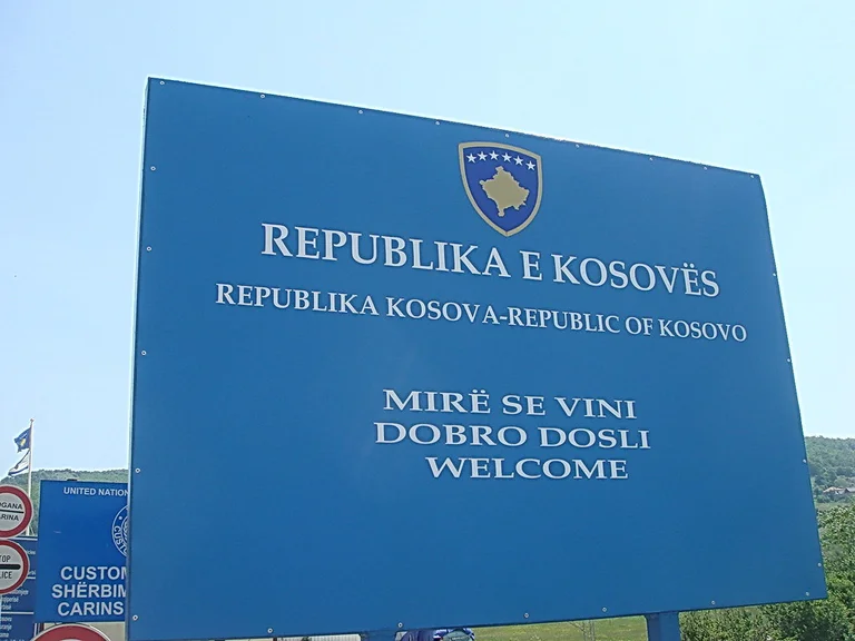 Katër të huaj erdhën në Kosovë nga Shqipëria – Nuk dihet nëse janë ata që takoi Blerim Latifi