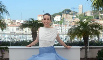 Arta Dobroshi est décorée d'un Ordre des Arts et Lettres de Cavalerie