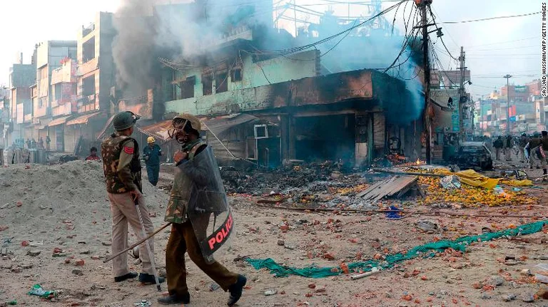 13 të vdekur dhe së paku 150 të lënduar në New Delhi gjatë vizitës së Trump