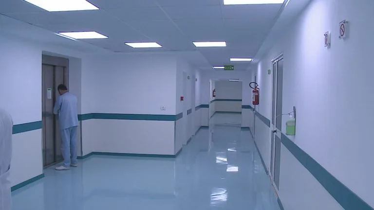 Dyshohet se ka ndërruar jetë një 45 vjeçar nga gripi i derrit