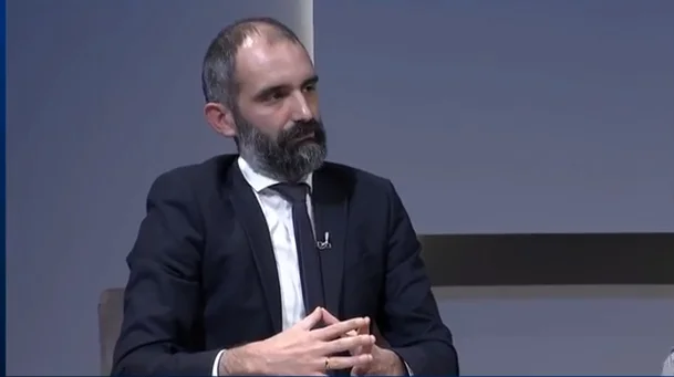 Deputeti i VV’së: Nëse doni me i bë diçka Albin Kurtit, dilni se qaty në shesh e keni