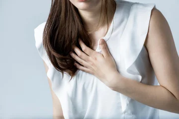 3 Hidden symptoms of heart attack on women you should not ignore