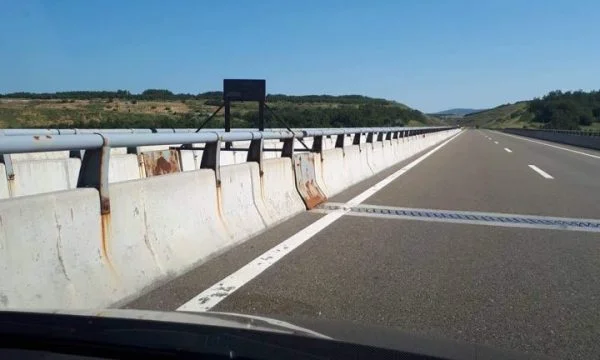 Një sirian bie nga 15 metra lartësi në autostradën “Ibrahim Rugova”