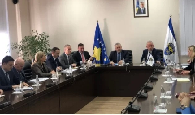 Agim Veliu viziton për herë të parë si ministër Policinë e Kosovës