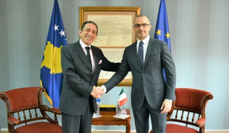 Reka-ambasadorit Italian: Po mbahemi të mbyllur si në një ishull të Shengenit