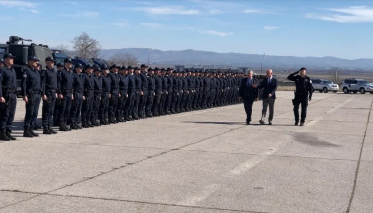 Për herë të parë si ministër: Agim Veliu parakalon para Njësive të Specializuara të Policisë