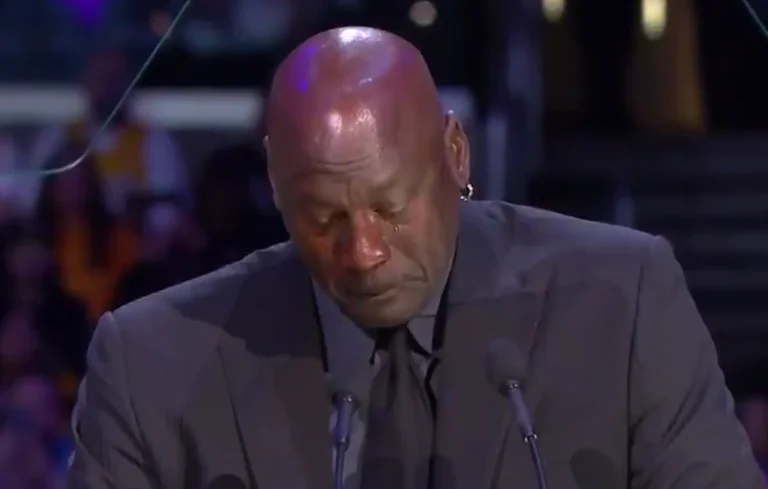 Legjenda e basketbollit, Michael Jordan me lot në sy mban fjalim për Kobe Bryant