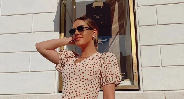 Ariana publikon foto nga Italia, ndjekësit i shkruajnë mos u kthe pa i bërë analizat