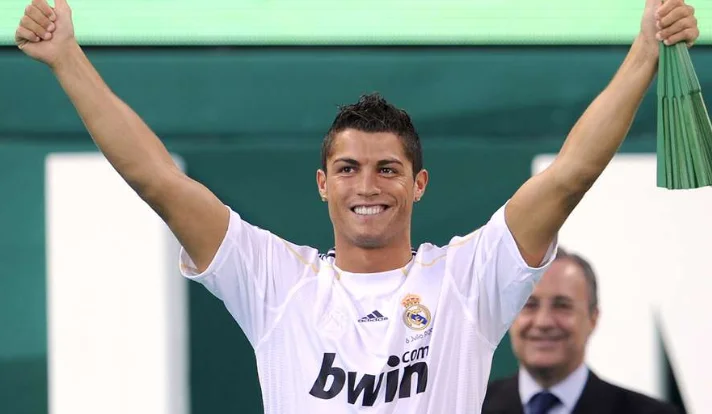 Ja sa para do t’i duhej të paguante Ronaldo nëse nuk do të kalonte nga Unitedi në Madrid