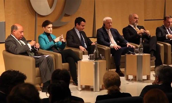 Takimi në Londër: Bërnabiq ka një kërkesë për Prishtinën