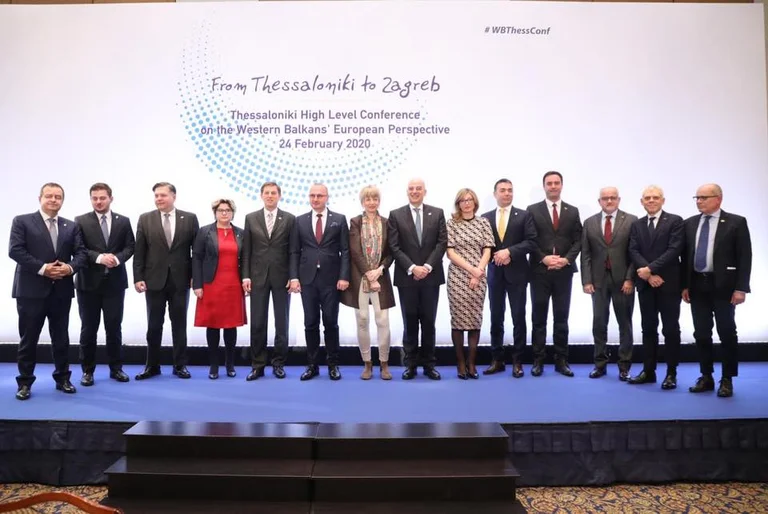 Kurti me Brnabiqin, Konjufca në konferencë me Daçiqin
